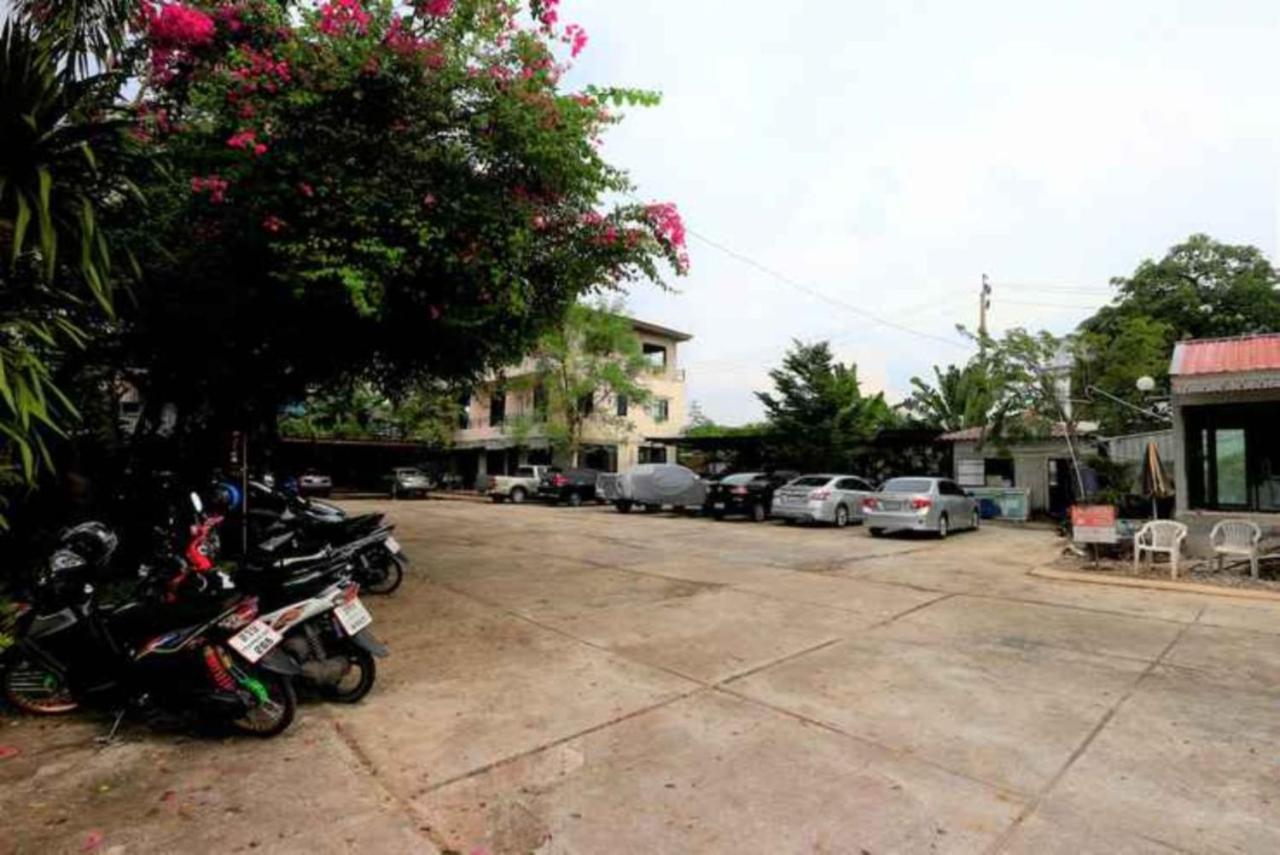 Platinum Place Bangkok Exterior photo