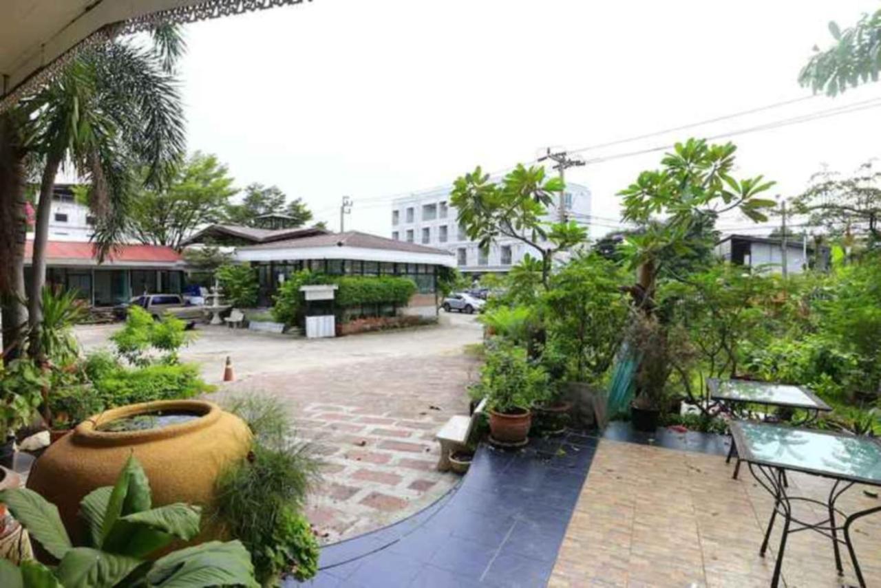 Platinum Place Bangkok Exterior photo