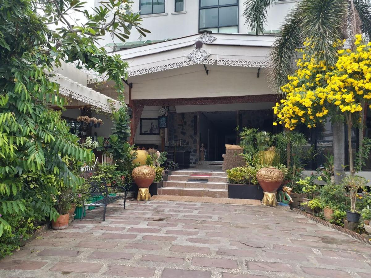Platinum Place Bangkok Exterior photo
